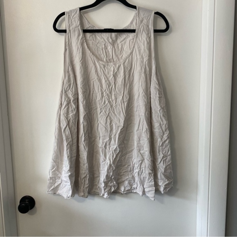 Torrid Size 6 White Scoop Neck Oversized Tank‎ Top